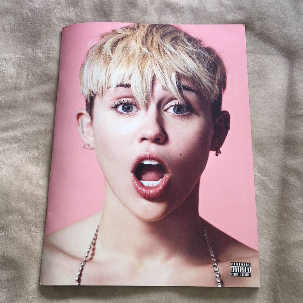Bangerz Tour Book